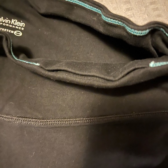 Ladies Calvin Klein Performance Stretch Size M Capri Work Out Leggings Black - Picture 7 of 8